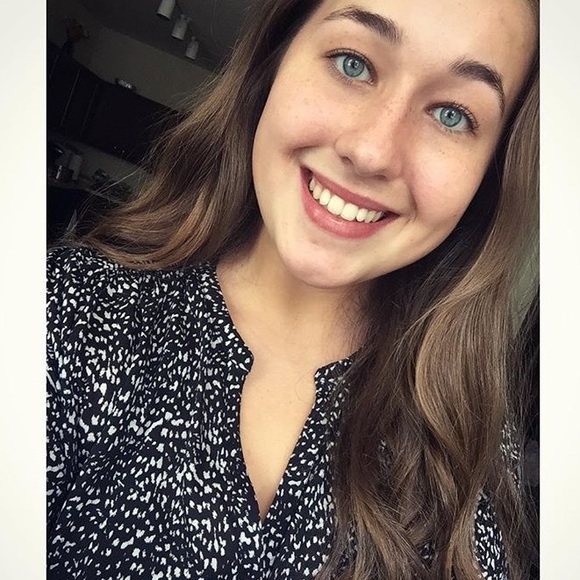 Emma Darmanchev - Poshmark Profile Picture of Emma Darmanchev (@emmadar) on Poshmark