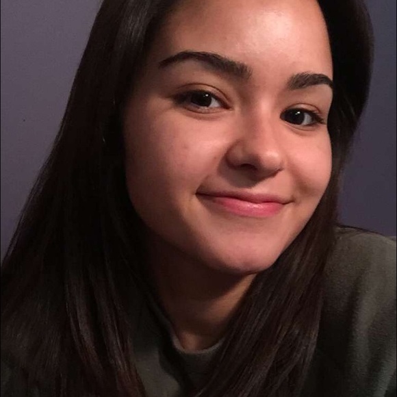 Profile Picture of Nicole Mcnamara (@nicnac19) on Poshmark