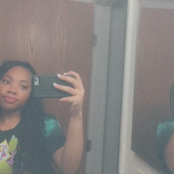 Profile Picture of Onnie Onnie (@dworks1) on Poshmark