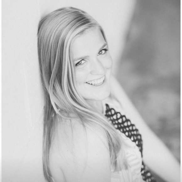 Profile Picture of Lizzie Ziegman (@lizziegman) on Poshmark