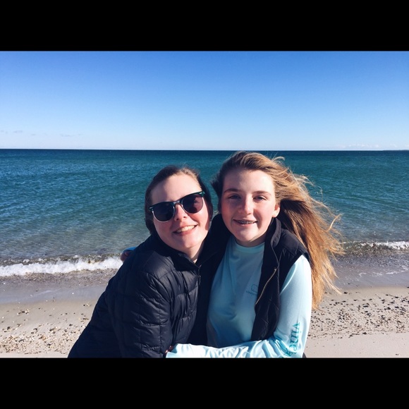 Profile Picture of Emma Harvison (@emmaaileenn) on Poshmark