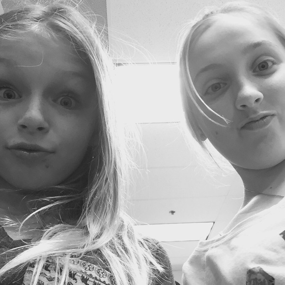 Amanda Bratton - Poshmark Profile Picture of Amanda Bratton (@_amanda123) on Poshmark