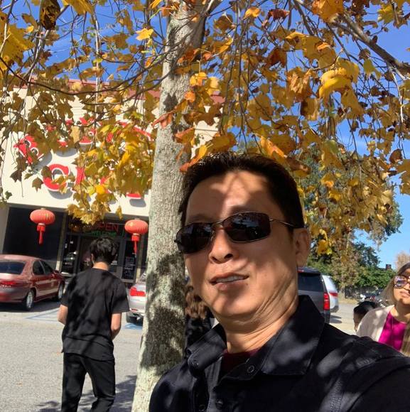 Profile Picture of Dung Ngo (@dungngo229) on Poshmark