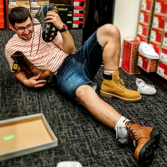 Profile Picture of Cameron Ramos (@camdagloman) on Poshmark