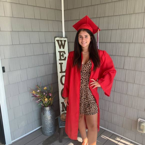 Profile Picture of Lisa Cahill doss (@lissad) on Poshmark