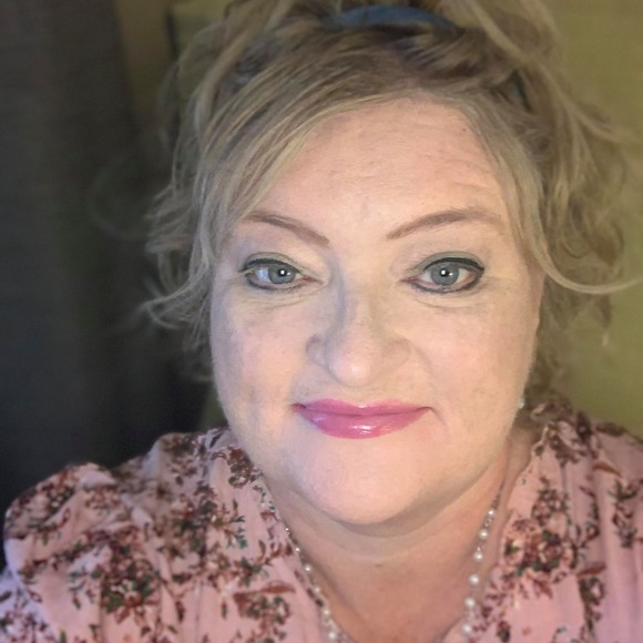 Profile Picture of Kimberly Pickens (@mikimejo) on Poshmark