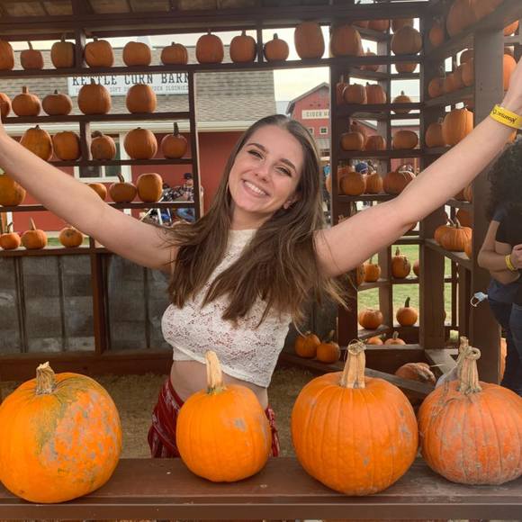 Profile Picture of Carly Lantz (@carly_lantz) on Poshmark