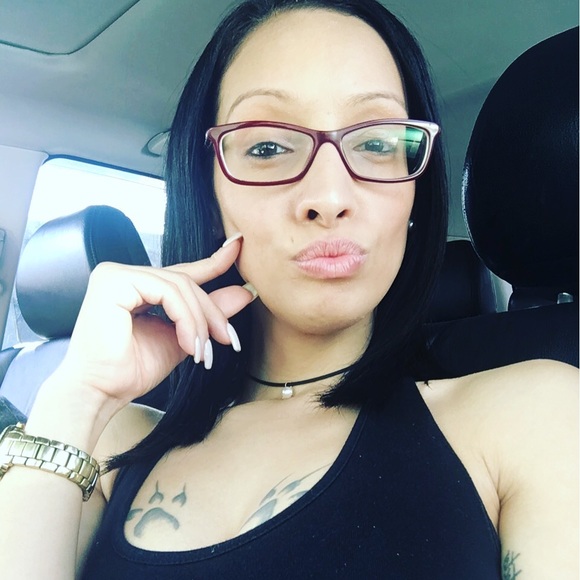 Profile Picture of Jesenia Perez (@jesenia_perez) on Poshmark