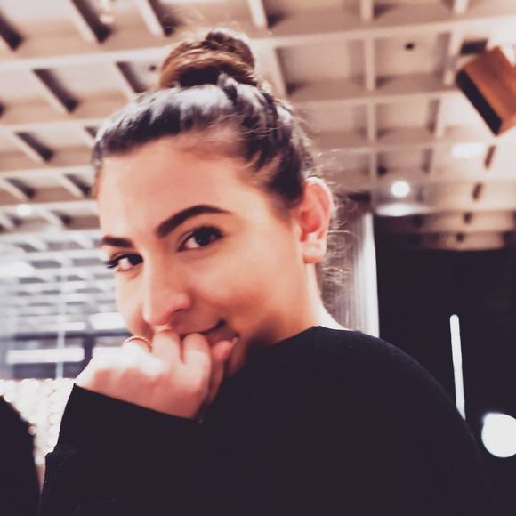 Profile Picture of Elise Laporte (@elise4192) on Poshmark