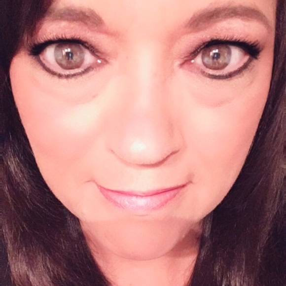 Profile Picture of Sonya Hance (@shance635) on Poshmark