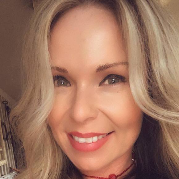 Profile Picture of Crystal Peterson (@cspeterson57) on Poshmark