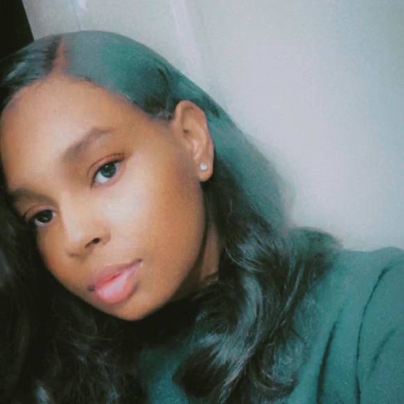 Profile Picture of Ariel Kennedy-giles (@renee_kennedy) on Poshmark