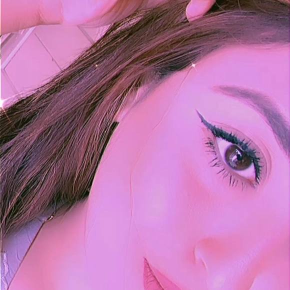 Profile Picture of Fiza Fiza (@fiza_fiza) on Poshmark