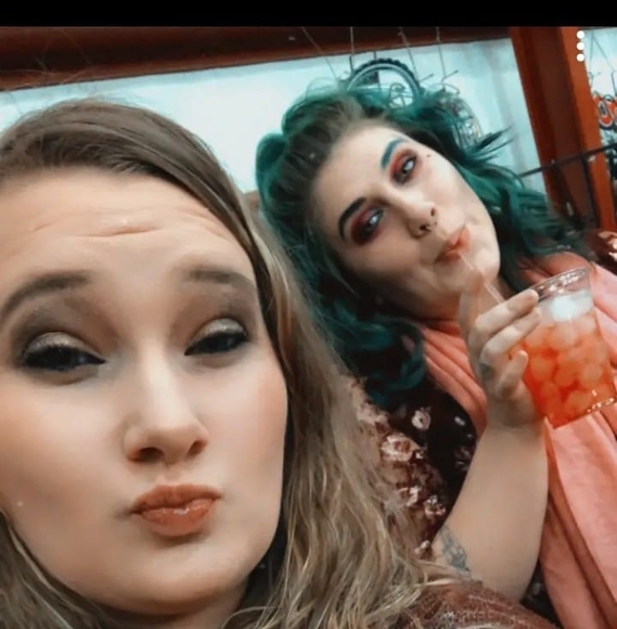 Profile Picture of Kelsiefern Uthoff (@fernburner17) on Poshmark