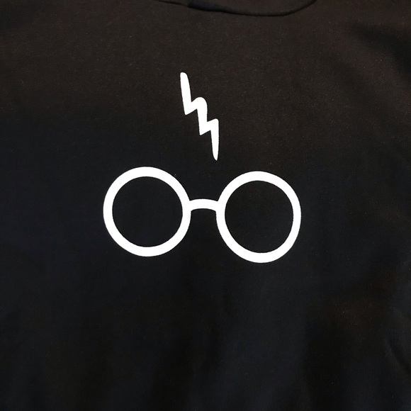 Profile Picture of Nikki Gantzert (@ngantzert) on Poshmark