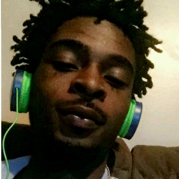 Profile Picture of Anthony Sallins (@mason_912) on Poshmark