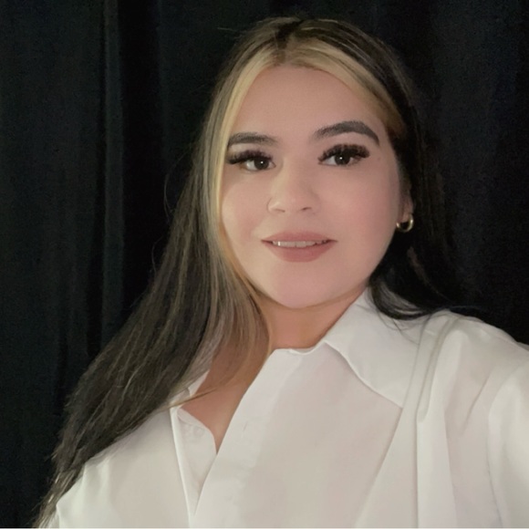 Profile Picture of Mayra Verdugo (@may_verdugo) on Poshmark