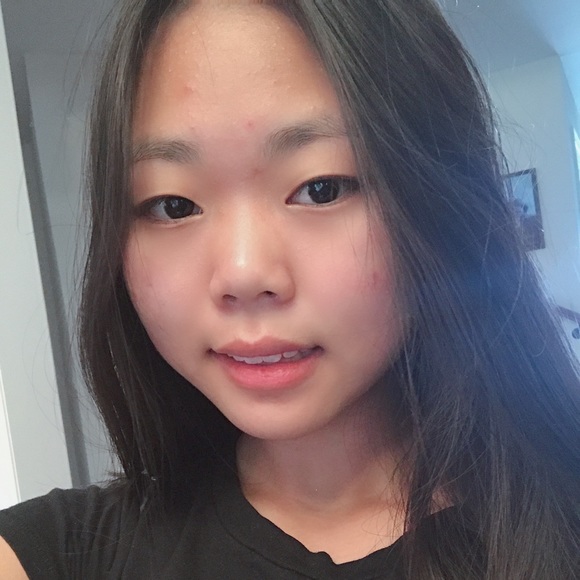 Profile Picture of Joy Li (@lijoy) on Poshmark