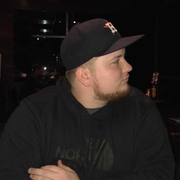 Profile Picture of Jacob Robbins (@jacob25706) on Poshmark