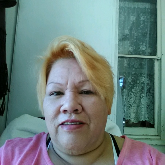 Profile Picture of Simone Sully (@simone420sully) on Poshmark