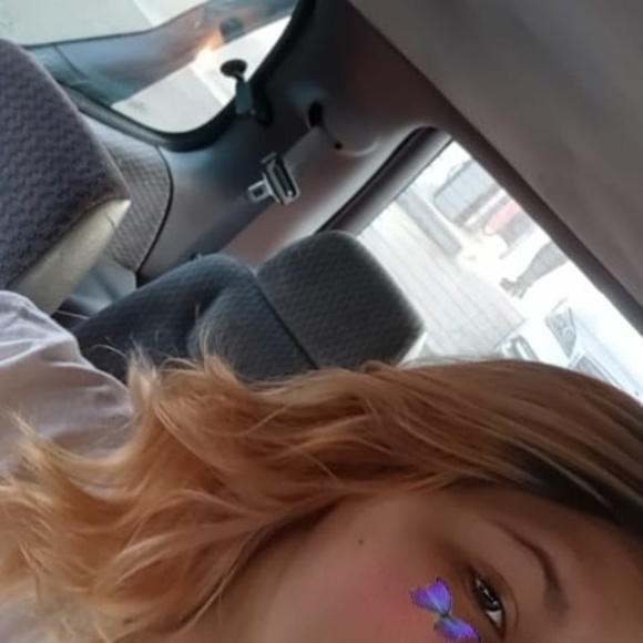 Profile Picture of Phoebe Ward (@phoebeward862) on Poshmark