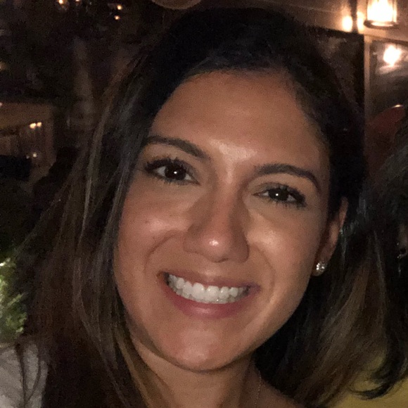 Profile Picture of Sabrina Winnick (@swinnick10) on Poshmark