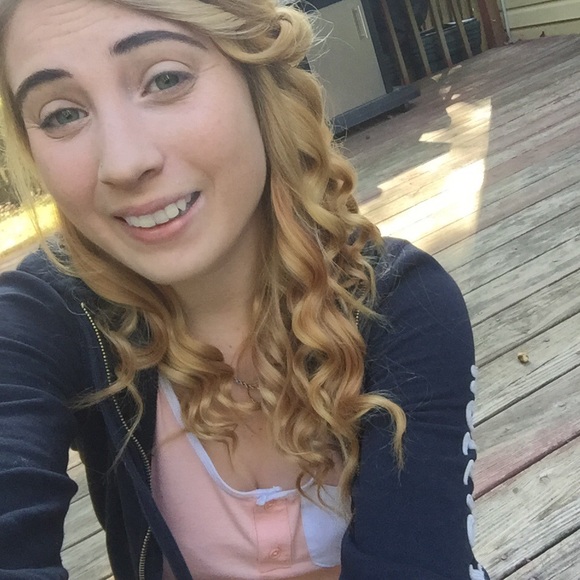 Profile Picture of Marissa Neiswender (@marissa10948) on Poshmark