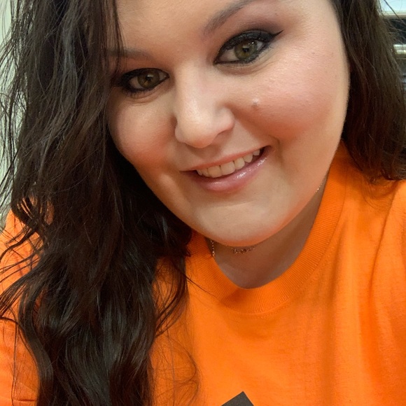 Profile Picture of Samantha Johnston (@samanthajohn655) on Poshmark