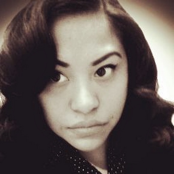 Profile Picture of Isabelle Govea (@isabellegovea) on Poshmark