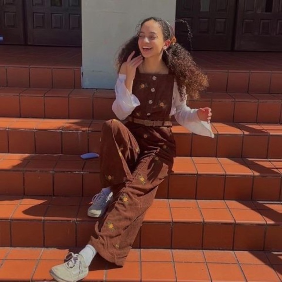 Profile Picture of Ashley Alier (@ashleykalier) on Poshmark