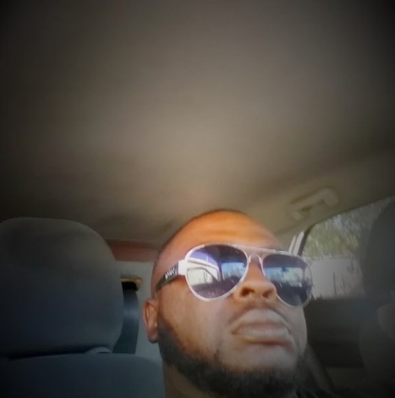 Profile Picture of Eric Savoy (@eric1975) on Poshmark