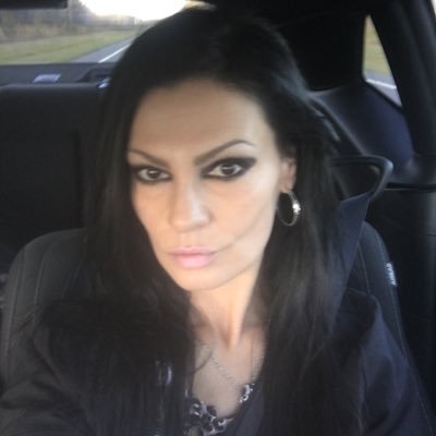 Profile Picture of Lisa Birdsall (@anywon1972) on Twitter