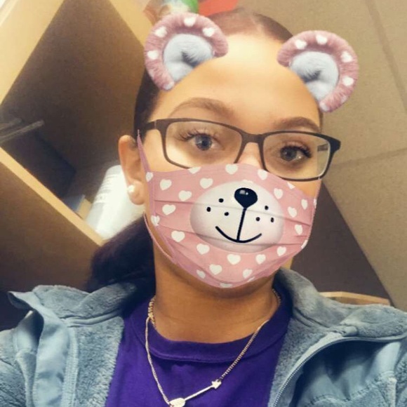 Profile Picture of Kayla Eutzy (@its_kaylaa1) on Poshmark