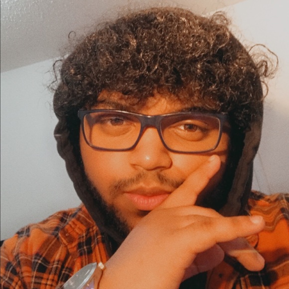 Profile Picture of Quency Hall (@qphoto) on Poshmark