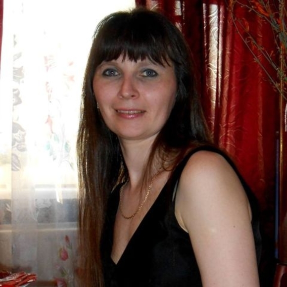 Profile Picture of Oksana Reister (@oksanareister) on Poshmark