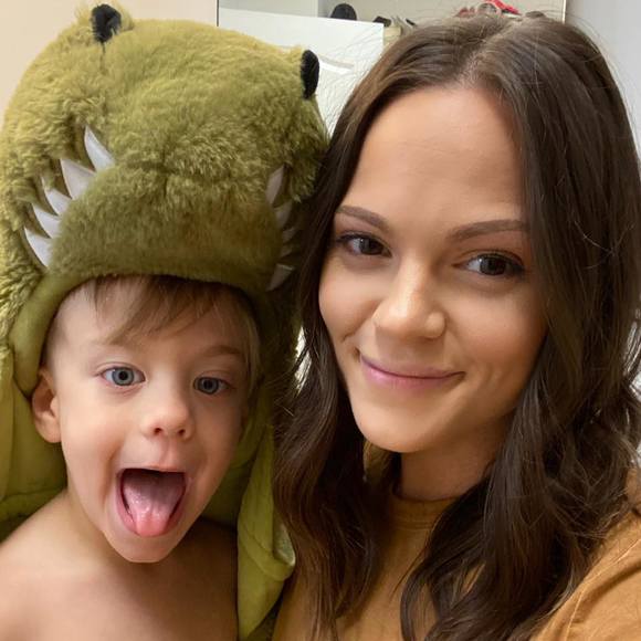 Profile Picture of Sarah Andrews (@sasa_a) on Poshmark