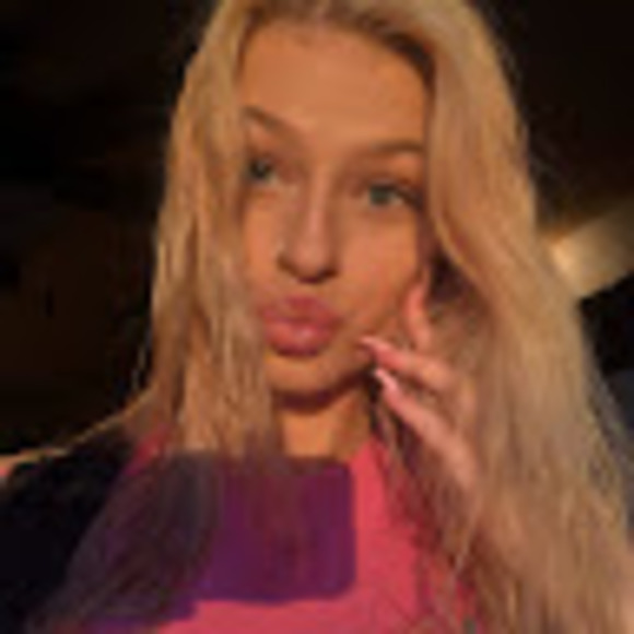 Profile Picture of Hannah Siddons (@hannahsiddons7) on Poshmark