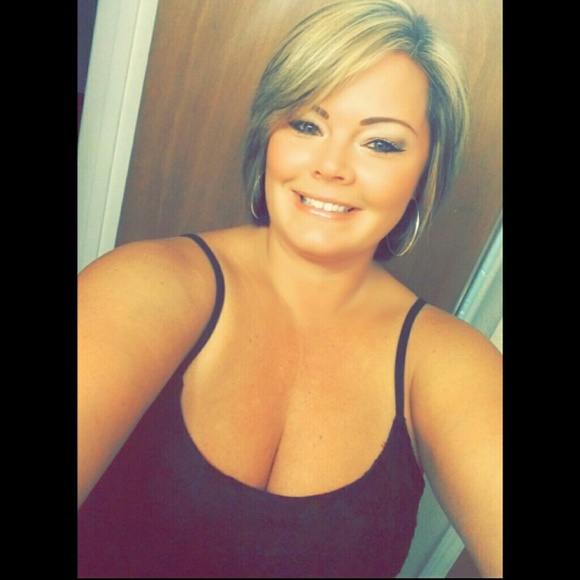 Profile Picture of Tamara Bowles (@ferndaliabonita) on Poshmark