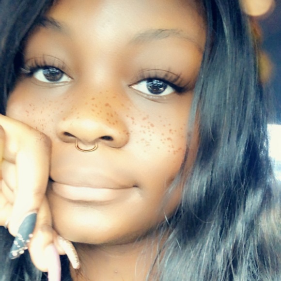 Profile Picture of Shellene Williams (@shellenew) on Poshmark