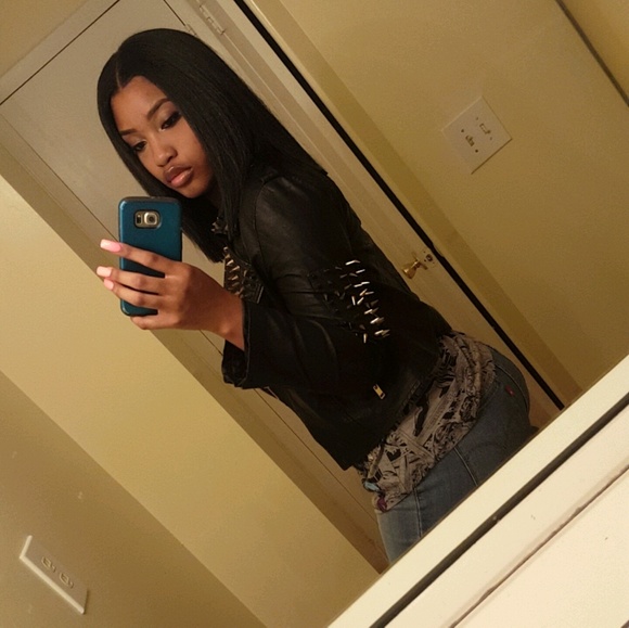 Profile Picture of Malika Thomas (@mingling13) on Poshmark