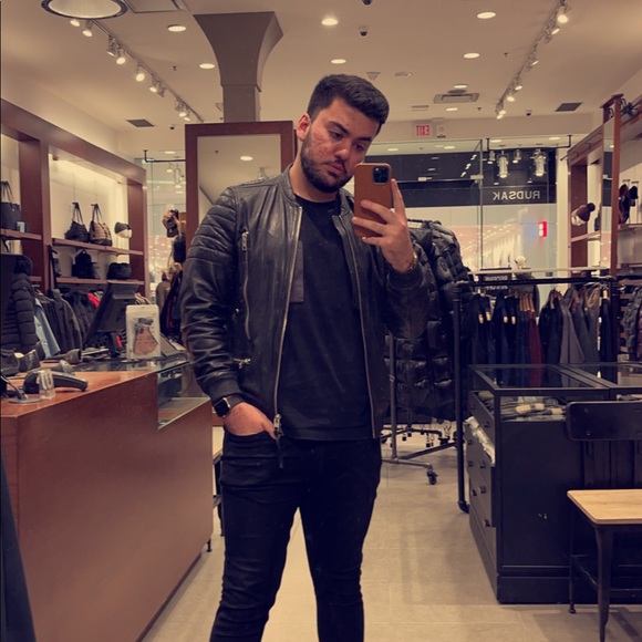 Profile Picture of Daniel Tahamtani (@dtahamtani) on Poshmark