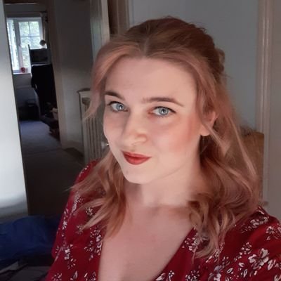 Profile Picture of Elizabeth Gant (@ElizaInWriting) on Twitter