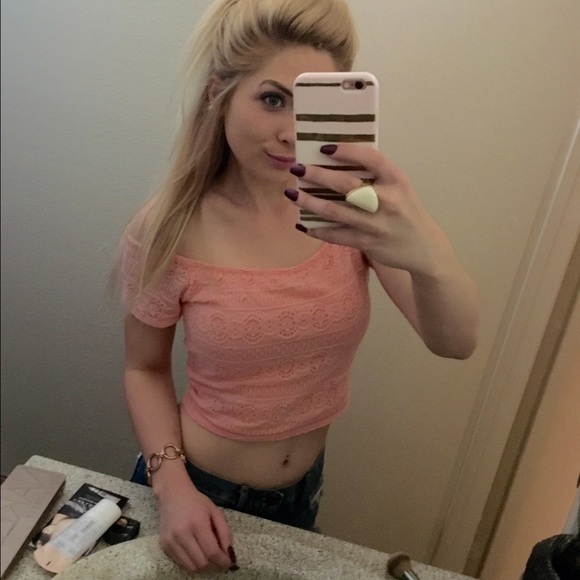 Profile Picture of Erika Bewick (@erikabewick) on Poshmark