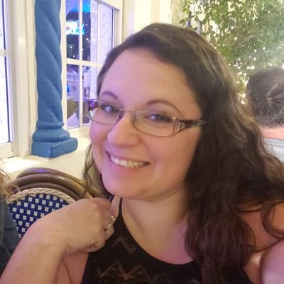 Profile Picture of Elizabeth Derrick (@Tizzybit) on Twitter