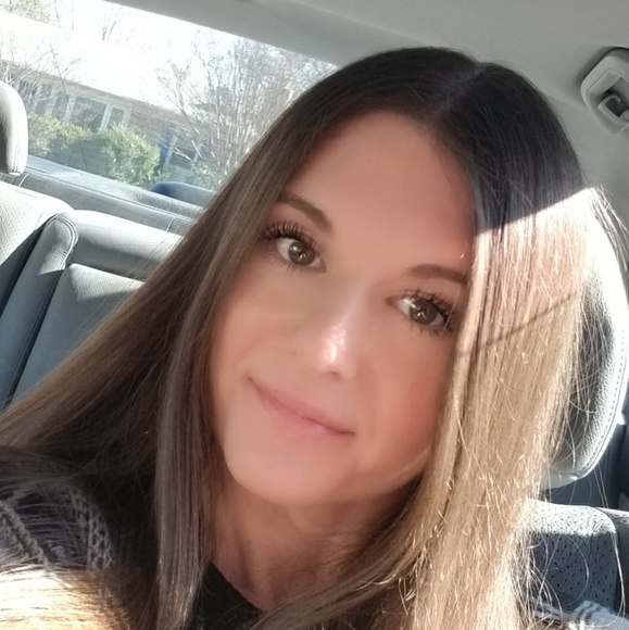 Profile Picture of Krissy Moore (@kmoore0071) on Poshmark