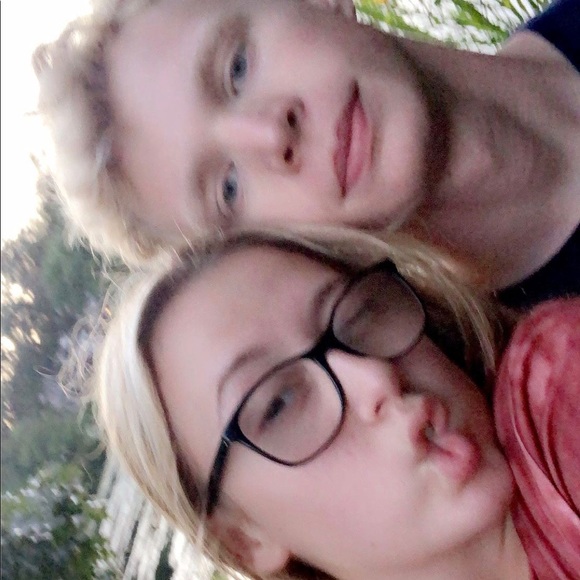 Profile Picture of Tarynn Boesch (@tarynnmb) on Poshmark