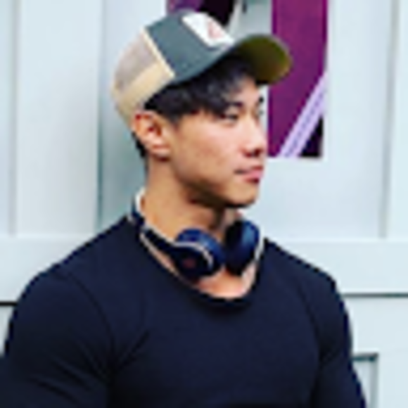 Profile Picture of David Lau (@dlau3335) on Poshmark