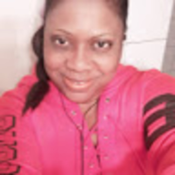 Profile Picture of Glendene Golding (@glendenegolding) on Poshmark