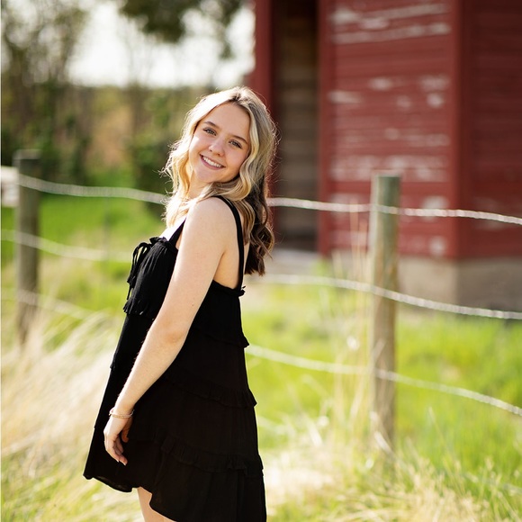 Profile Picture of Jo Barrett (@jobarrett) on Poshmark