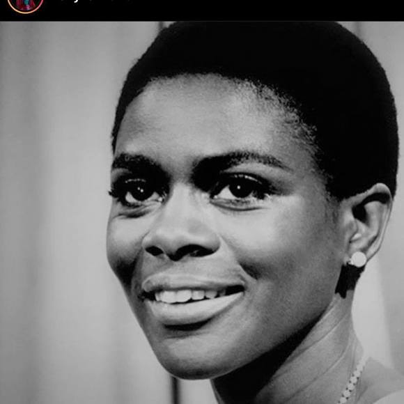 Profile Picture of Marcina Darling (@lmdarling) on Poshmark